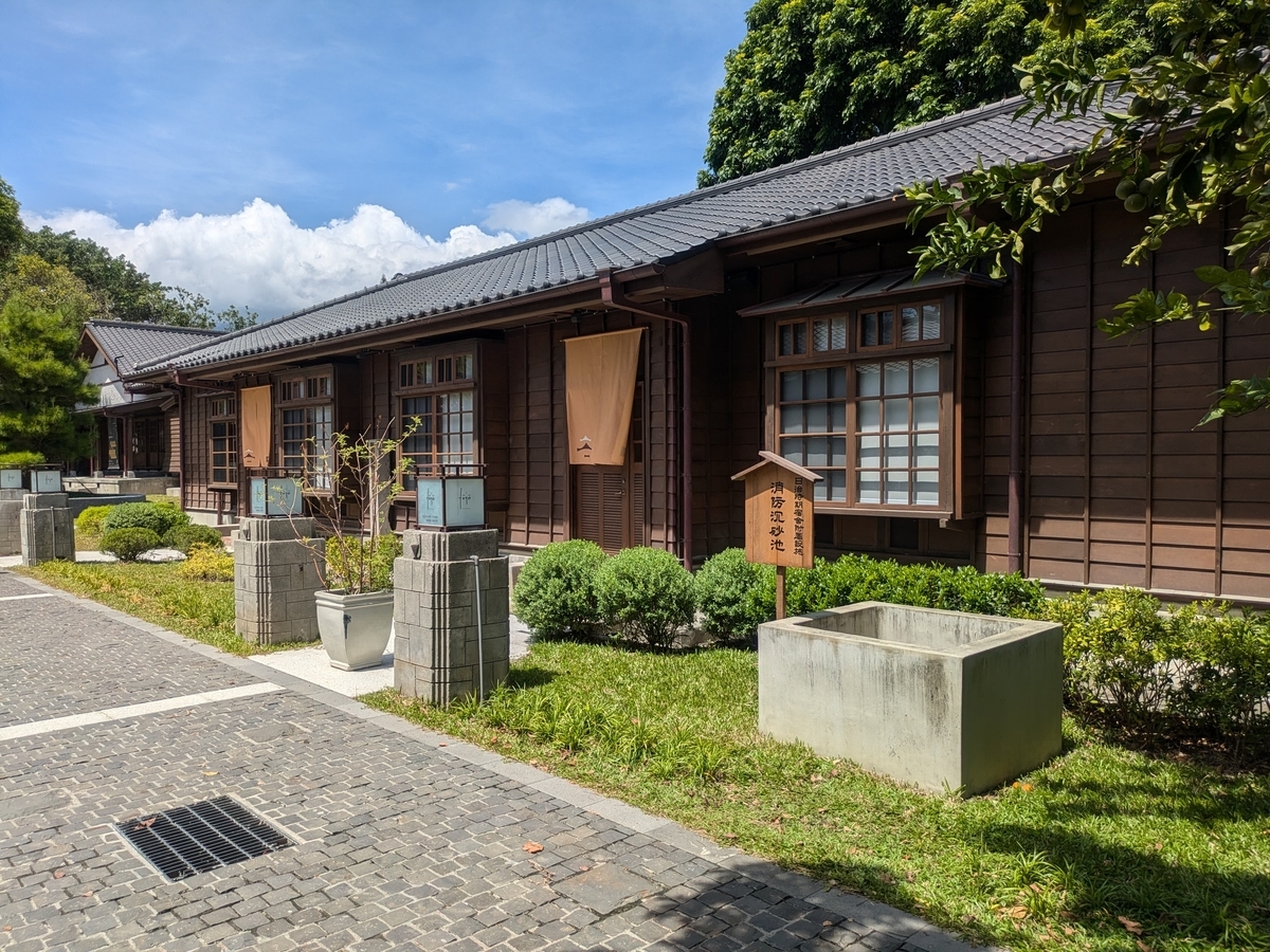 日本的な雰囲気のデザインになっている街並み。