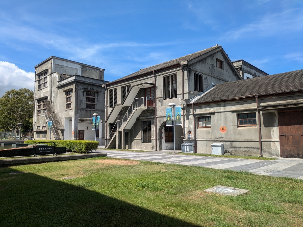 建築的に複雑な構成をもつ部分。