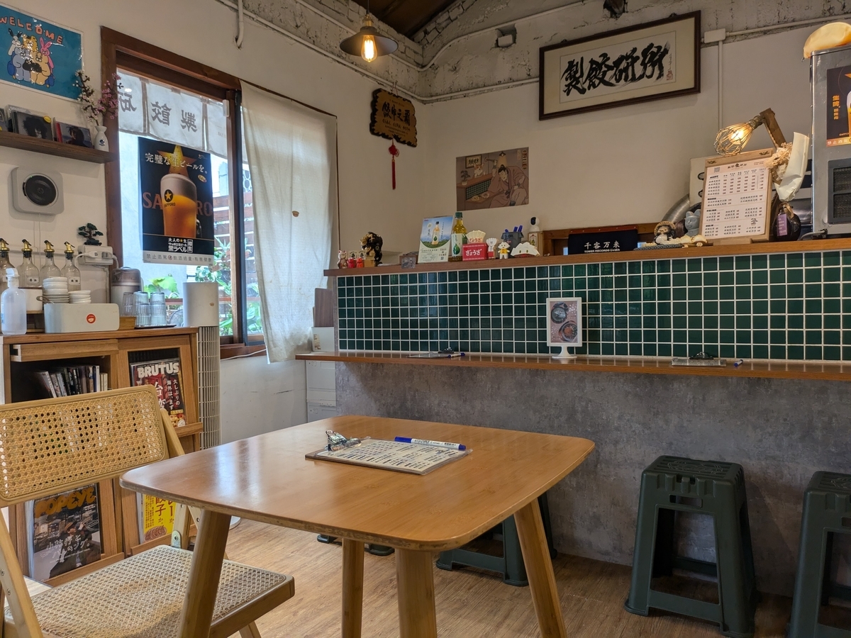 飲食店 2階にある飲食店。