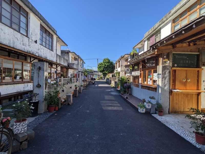 反対側から見た雰囲気。細かいデザインが心地よい。