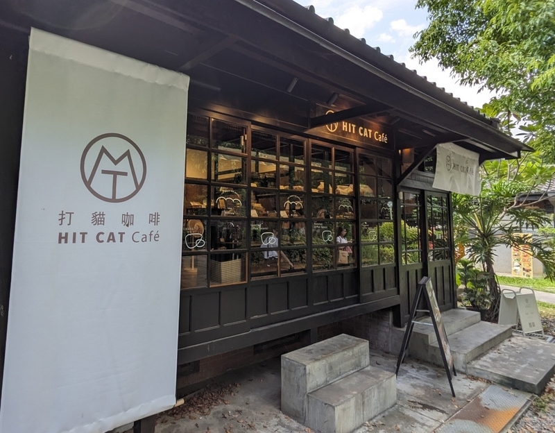 猫グッズのカフェ 猫グッズが豊富に並ぶカフェ。