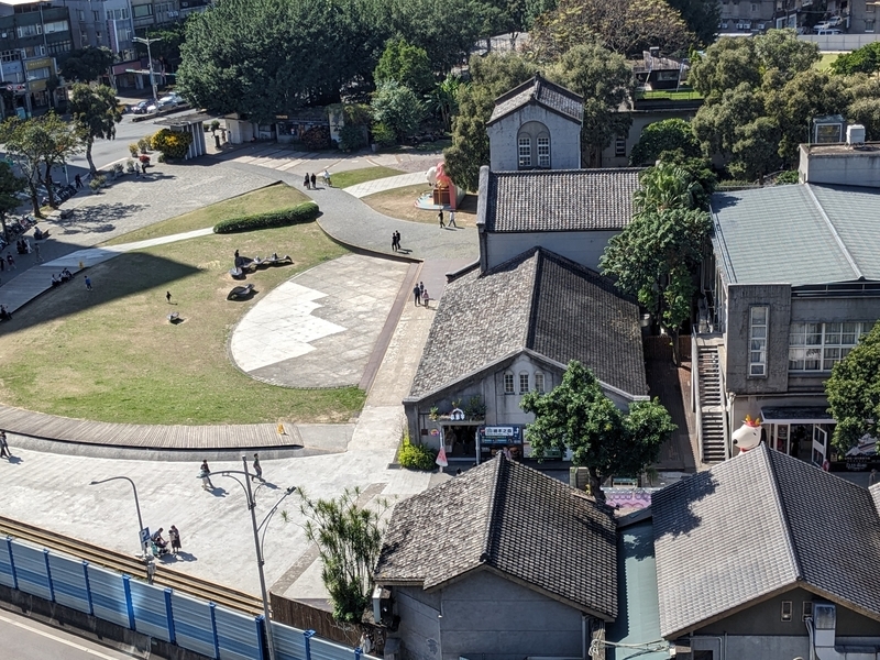 華山1914文化創意産業園区正面に広がる公園エリアの景観。