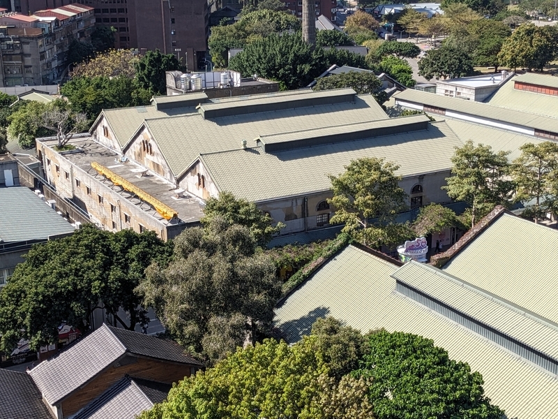 周辺の高層ビルから見下ろした華山1914文化創意産業園区の旧醸造所全体の眺望。