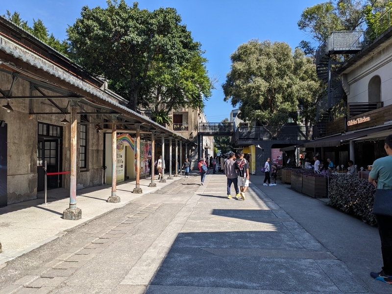 華山1914文化創意産業園区内の建物と建物との間に広がるオープンスペース。