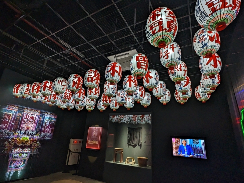 第16号倉庫の外観 屏東菸葉館第16号倉庫の外観と屏東原民館入口