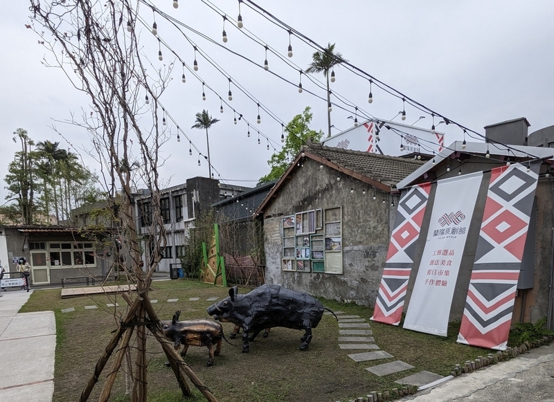 原住民文化を表現した広場 別の広場は原住民文化が表現されている。