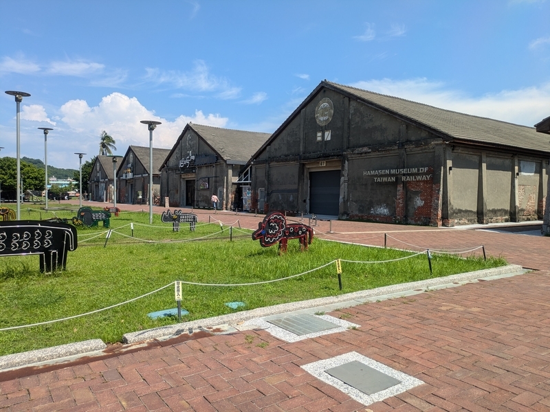 芝生広場のアート 芝生広場に設置されたパブリックアート。