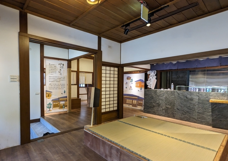 園内の歴史を解説する展示パネル。