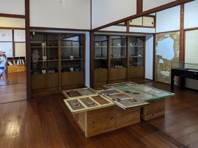 当時の建物に使われていた材料が展示されている。