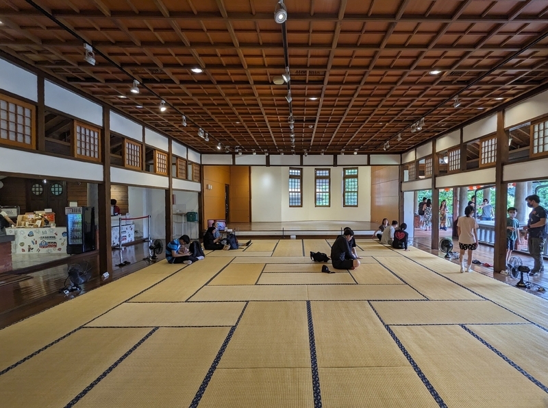 ２階にある大広間。和の様式で休憩やお茶、食事、囲碁・将棋などが楽しめた空間。