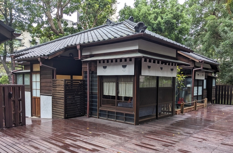 抹茶カフェが入居するリノベ住宅の外観。