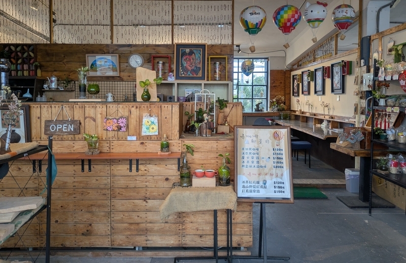 木工ショップ 木工工房併設のショップ。完成度の高い販売展示が行われている。