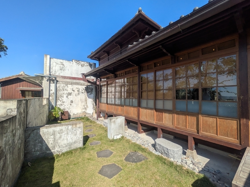 警察宿舎をリノベした工芸交流館。2021年から暮らしの工芸品を展示する。