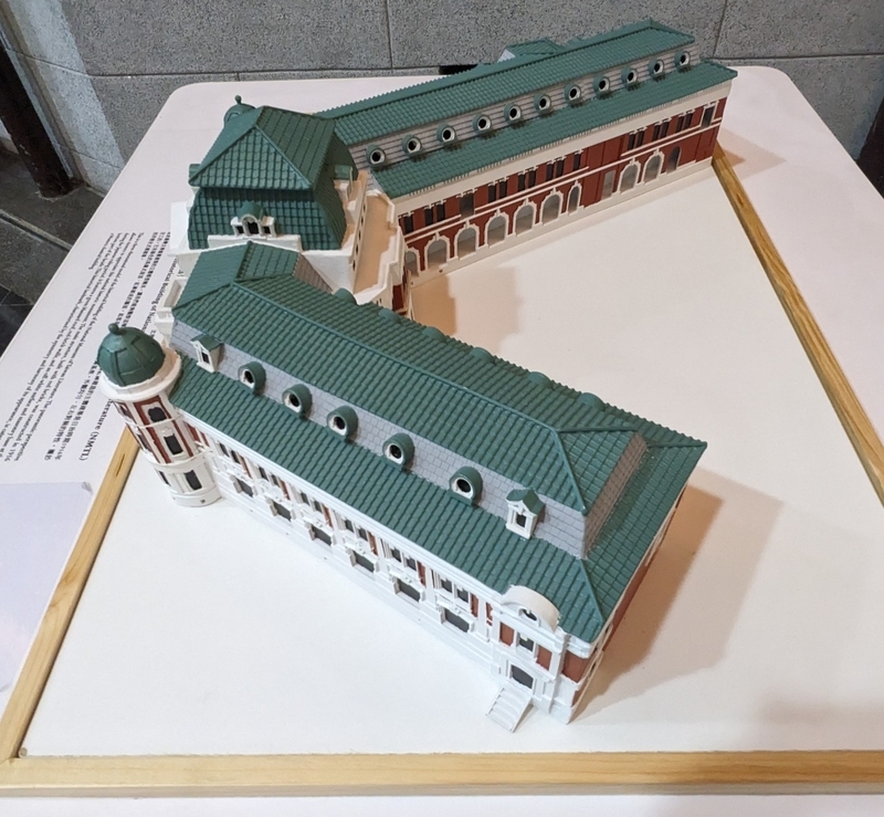 建物模型 かつての建物全体を再現した模型の様子