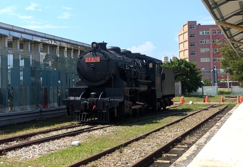 大正時代製の9600形貨物機関車が展示されている様子