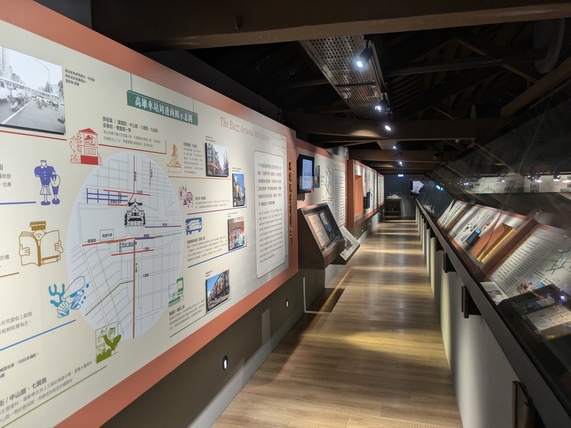 鉄道の歴史展示 台湾鉄道館2階部分の周り廊下に展示された鉄道の歴史。