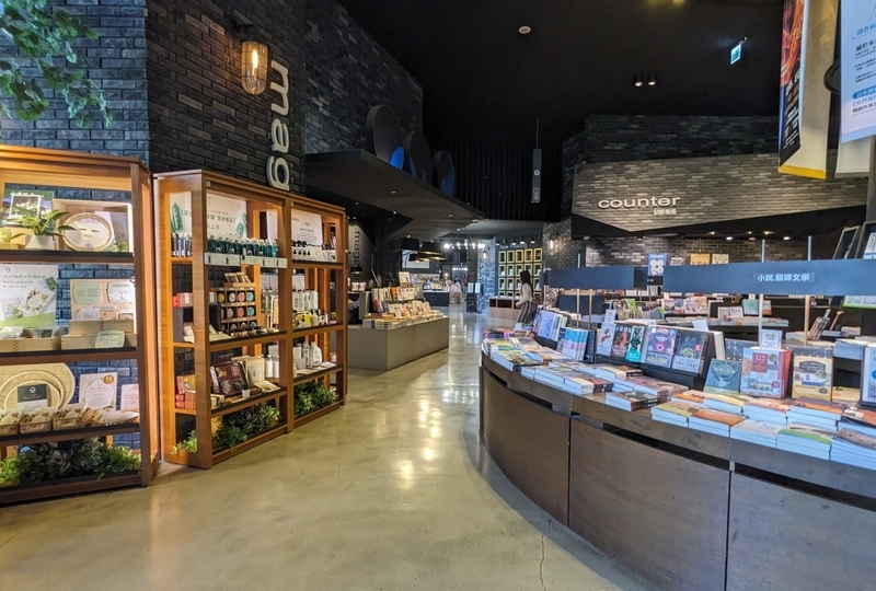 書店の入口部分。