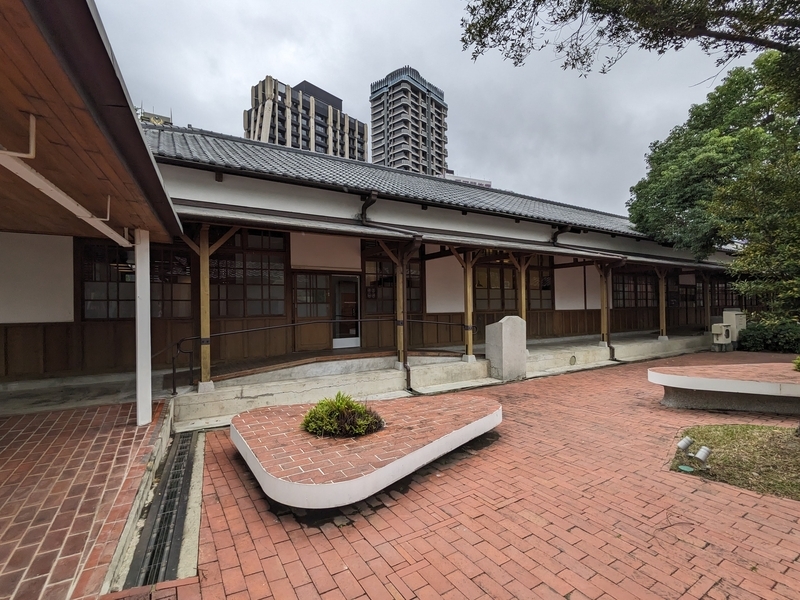 鉄道に関する展示品を修復するための展示工房棟。