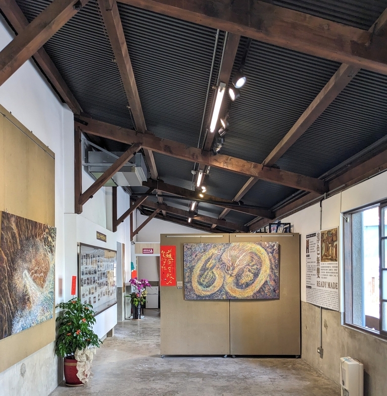地元芸術家展示エリア 地元の芸術家やクリエイターの作品を展示するエリア。