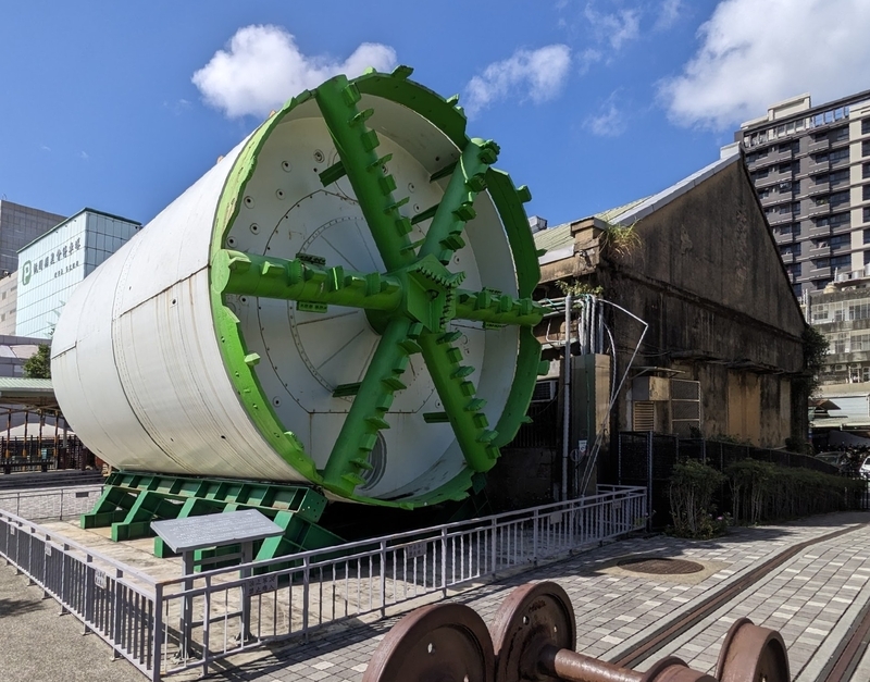 実物シールドマシン 地下鉄トンネルを掘削する実物シールドマシン。