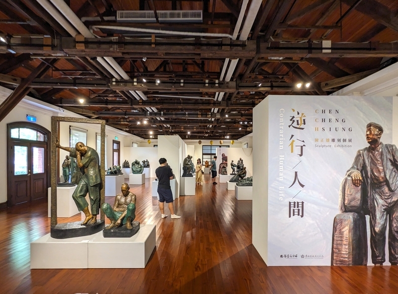 紅楼 特別展示の様子 「紅楼」での特別展示風景。木造小屋組みの構造がよくわかる。