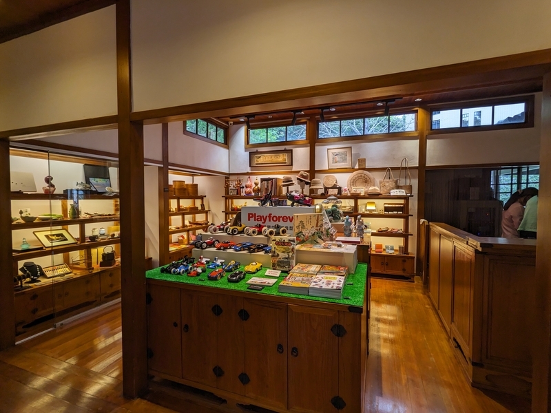 館内ショップ お土産や雑貨が並ぶ館内のショップ。