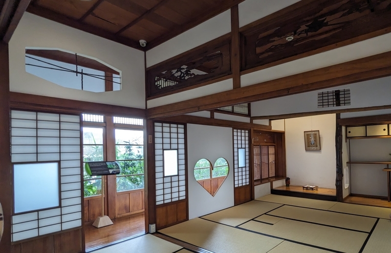 ハートの間 特徴的なデザインが施されたハートの間。