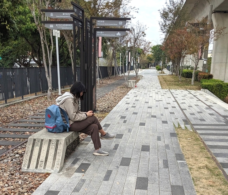 所々に設置されたベンチで休息できる空間。