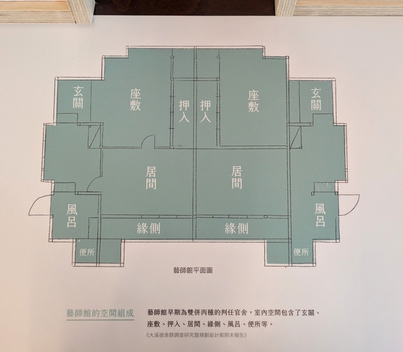 2世帯分の住戸が左右対称の平面構成となっている図面。