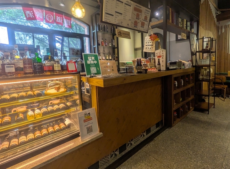館内に併設されたカフェの外観。