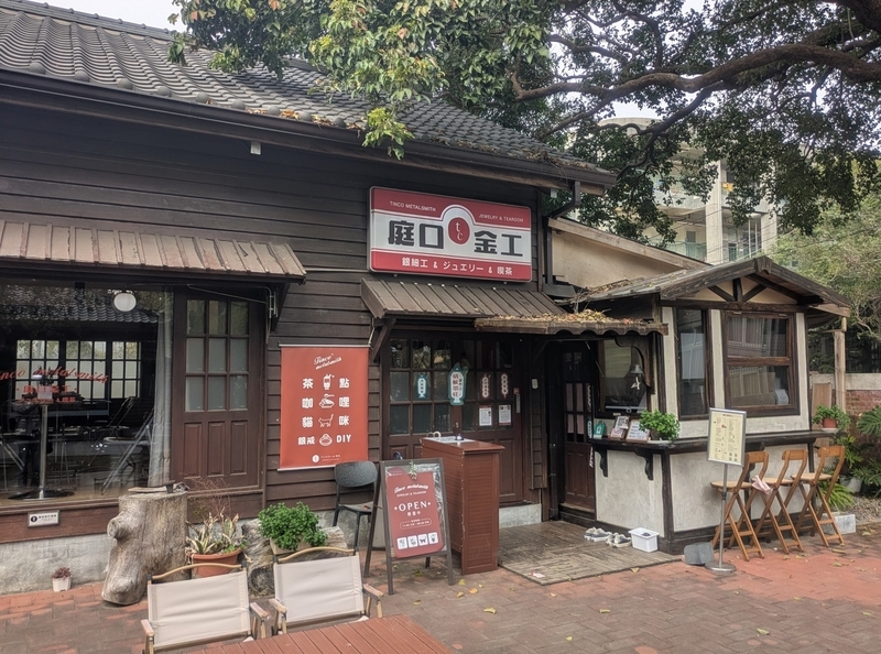 ワークショップ風景 金属加工ショップでのDIYワークショップの様子。