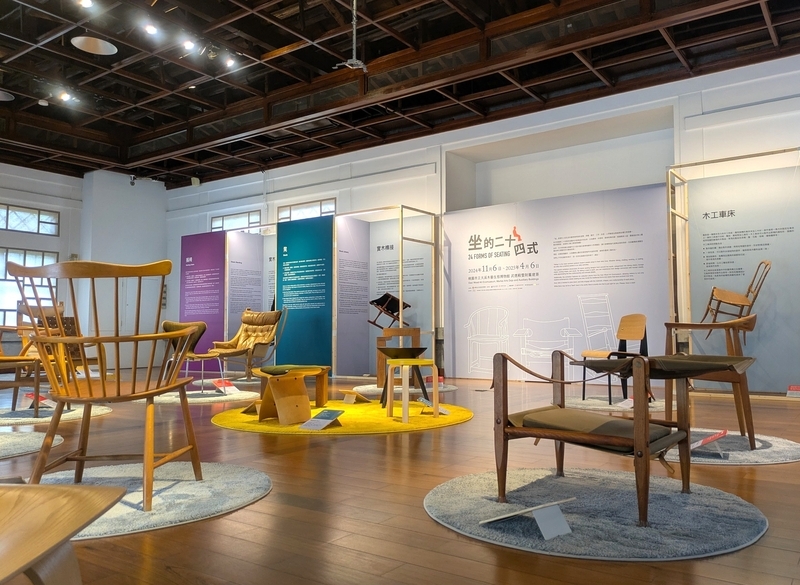武徳殿内部の展示空間の様子。