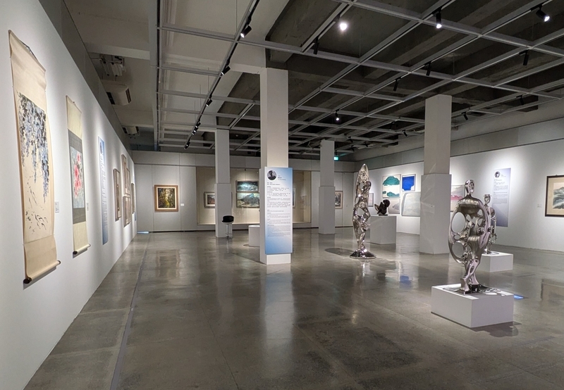柱型を残した展示室 当時の柱型を残して活用している展示室。