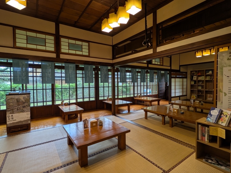 台湾文学館内のカフェスペース全体の様子。