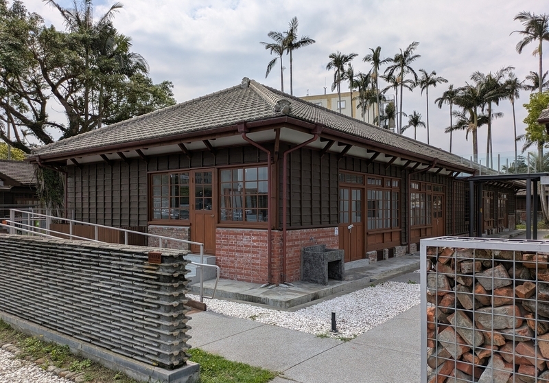 裏側全景 日式住宅の裏側から見た外観。
