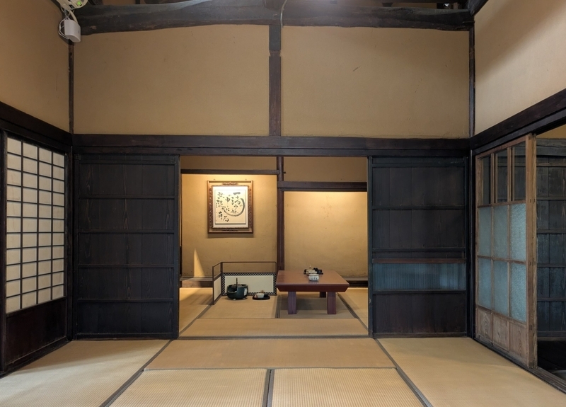 床の間のある続き間 続き間と床の間のある部屋。