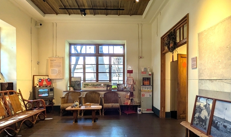 暮らし展示 A棟に再現された校長先生の暮らしの展示。