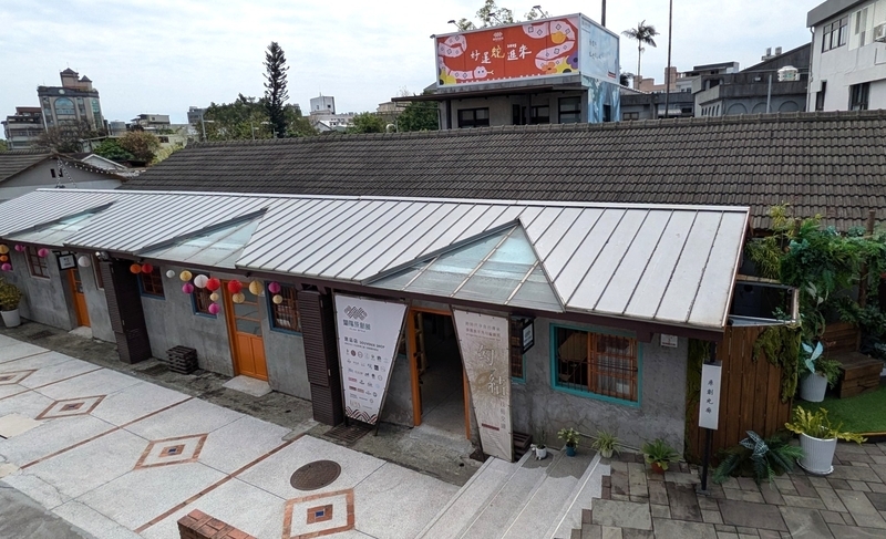 原住民のお土産ショップ 原住民のお土産が購入できるショップの外観。