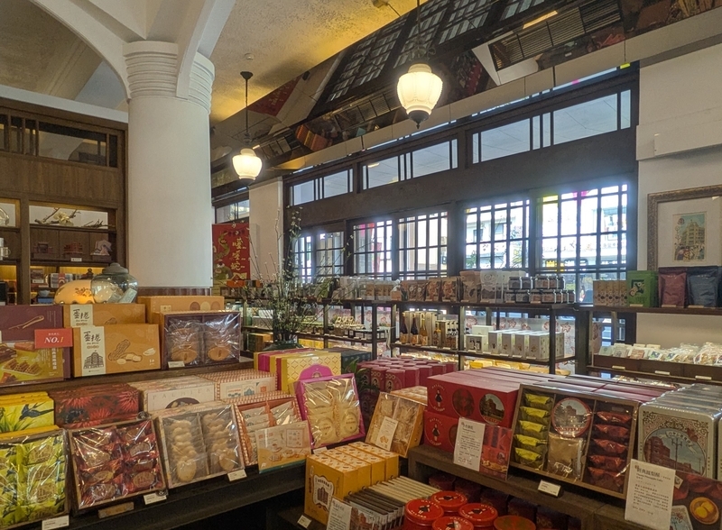 1階ショップの様子 林百貨店1階のショップに並ぶ台湾のお土産を撮影した写真。