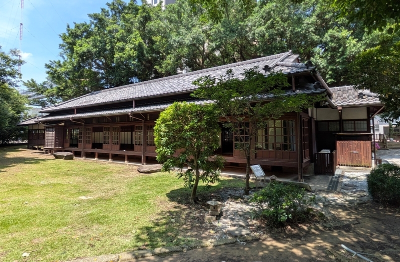 庭園側から見た本館外観 庭園側から見た施設本館の外観。