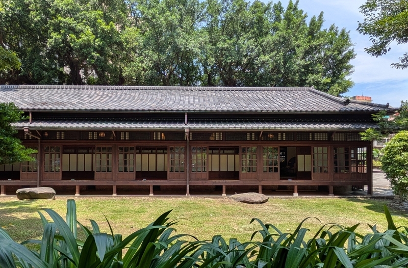 庭園と日本式建物 庭園と日本式建物の対比が美しい景観。
