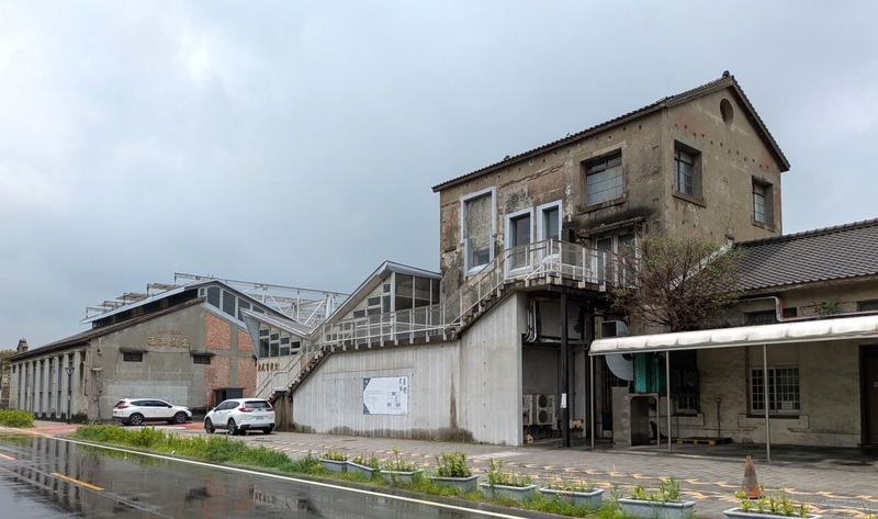 施設全体のエントランス 施設全体のエントランス部分の建物外観。