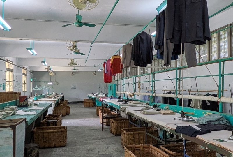 洗濯室とアイロン台 当時使用されていた洗濯室とアイロン台を再現した展示。