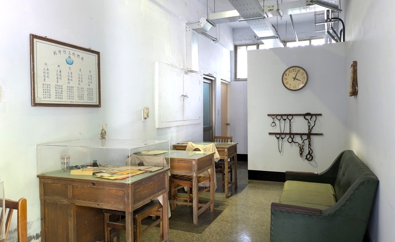 面会室展示 面会室を再現した展示スペース。