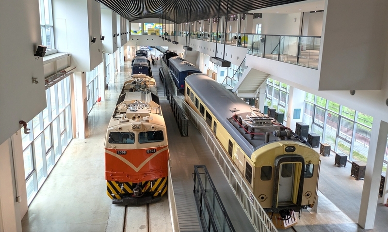 展示反対側からの眺め 鉄道展示を反対側から見た様子。