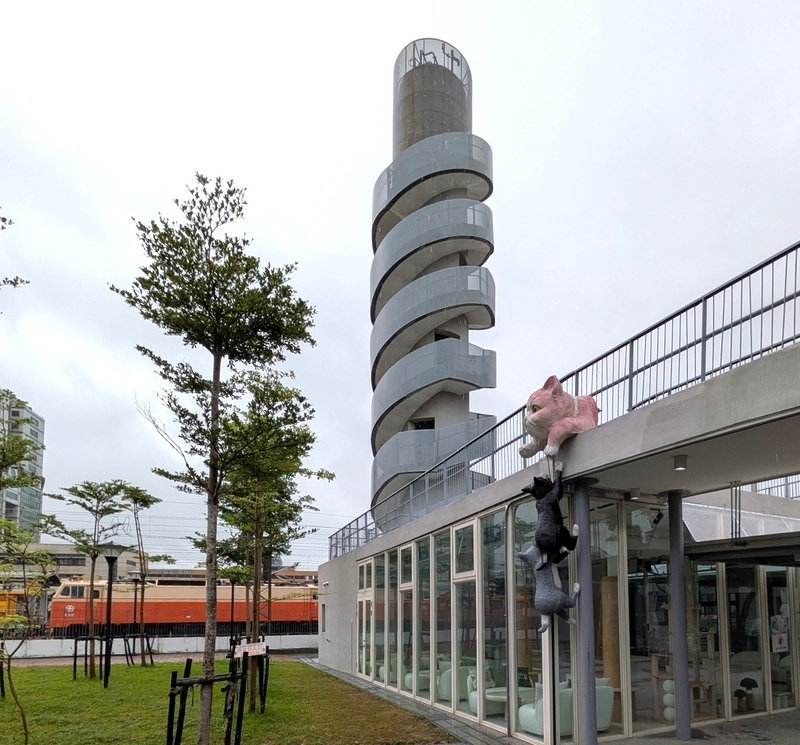 スパイラルタワー 園区を一望できるスパイラルタワー。ネコをモチーフにしたデザインが施されている。