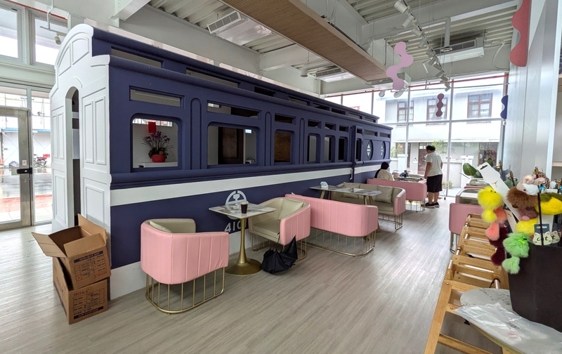 カフェ客席 園区内にあるカフェの客席。