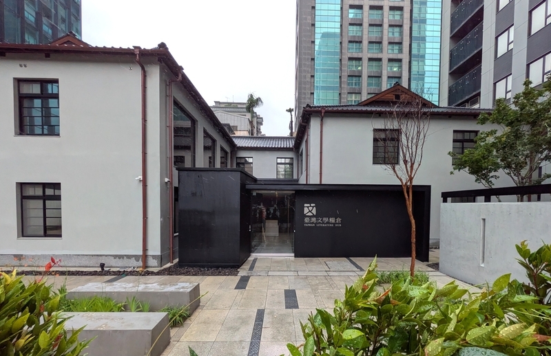 台湾文学糧倉の外観 倉庫をリノベーションしたような台湾文学糧倉の外観。