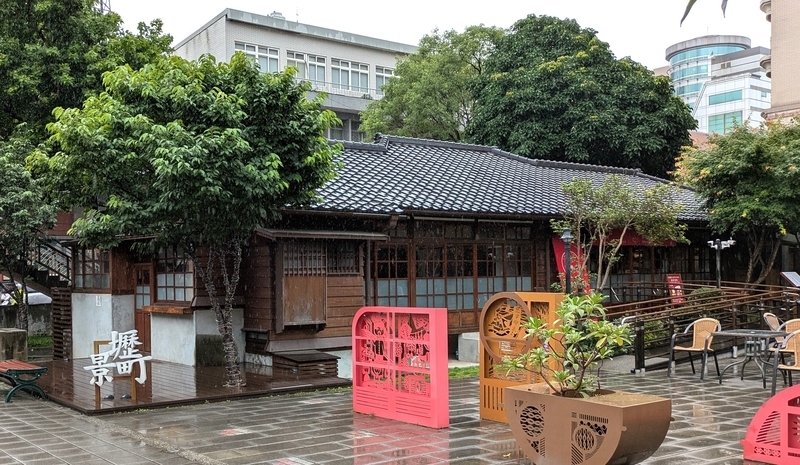 食在地、食當季 別角度 「食在地、食當季」(B棟)を別の角度から撮影した外観。