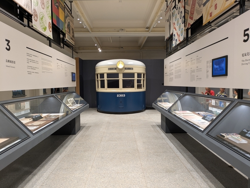 車両展示 鉄道車両と関連資料を組み合わせた展示